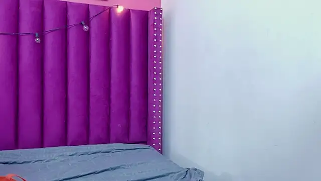 Snapshot of cosplaydate chatting on 10.23.25 cosplaydate online show from 10.23.25