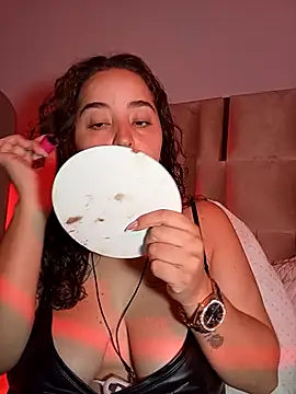 Snapshot of LoanaSantos chatting on 09.18.25 LoanaSantos online show from 09.18.25