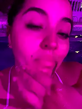 Snapshot of LoanaSantos chatting on 09.23.25 LoanaSantos online show from 09.23.25