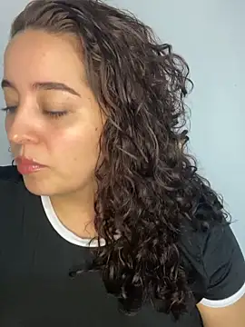 Snapshot of LoanaSantos chatting on 11.11.25 LoanaSantos online show from 11.11.25