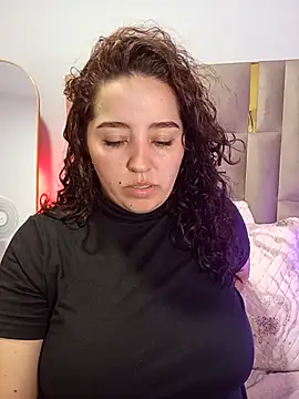 Snapshot of LoanaSantos chatting on 11.21.25 LoanaSantos online show from 11.21.25