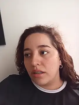 Snapshot of LoanaSantos chatting on 12.18.25 LoanaSantos online show from 12.18.25