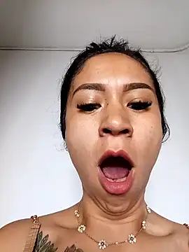 Snapshot of Liahdiaz_ chatting on 10.16.25 Liahdiaz online show from 10.16.25