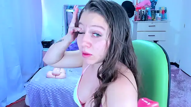 Luna Analya online show from 11.22.25