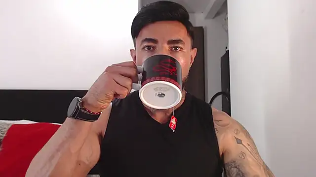 Snapshot of andrea_de_lucaa chatting on 06.17.26 andrea de lucaa online show from 06.17.26