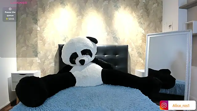 Snapshot of alice_rose5 chatting on 10.06.25 alice rose5 online show from 10.06.25