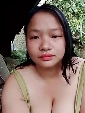 Snapshot of girl-babi chatting on 09.28.25 girl-babi online show from 09.28.25