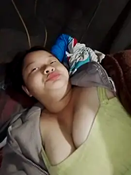 Snapshot of girl-babi chatting on 10.28.25 girl-babi online show from 10.28.25