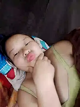 Snapshot of girl-babi chatting on 10.28.25 girl-babi online show from 10.28.25