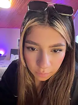 Isabella18 pink online show from 05.05.26