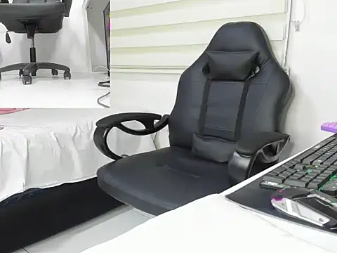 Snapshot of queen_goddess9 chatting on 10.05.25 queen goddess9 online show from 10.05.25