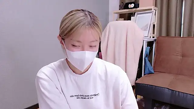 Snapshot of Nana__ch chatting on 09.25.25 Nana  ch online show from 09.25.25