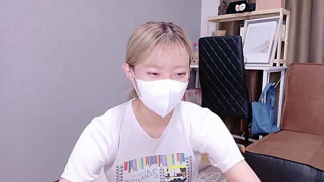 Snapshot of Nana__ch chatting on 09.29.25 Nana  ch online show from 09.29.25