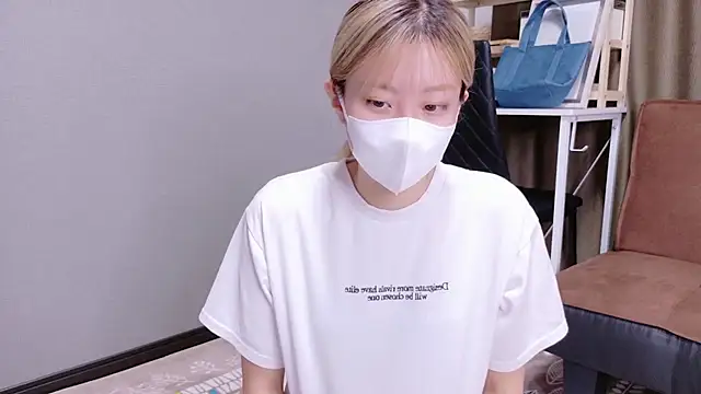 Snapshot of Nana__ch chatting on 10.07.25 Nana  ch online show from 10.07.25