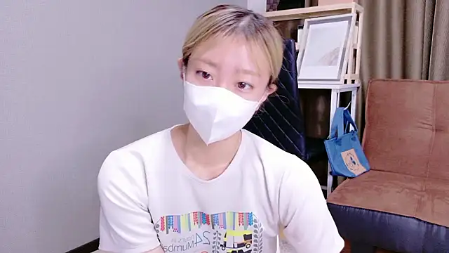 Snapshot of Nana__ch chatting on 10.15.25 Nana  ch online show from 10.15.25