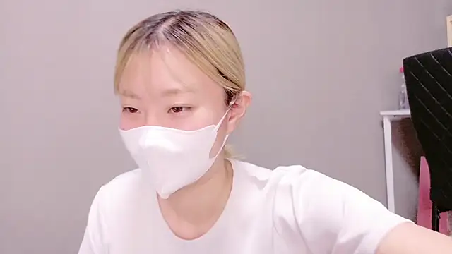 Snapshot of Nana__ch chatting on 10.20.25 Nana  ch online show from 10.20.25