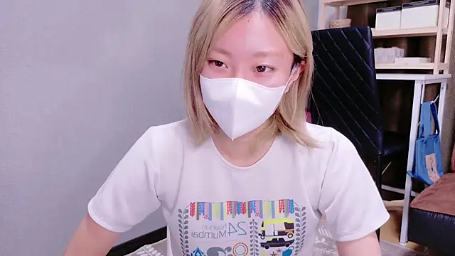 Snapshot of Nana__ch chatting on 10.24.25 Nana  ch online show from 10.24.25