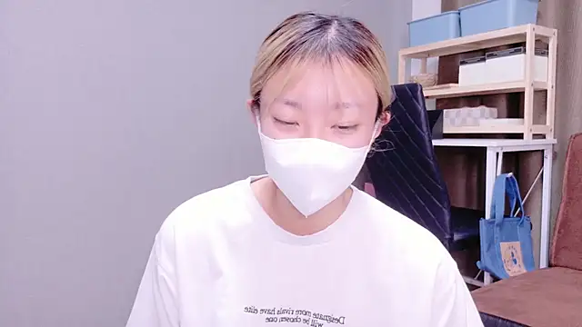 Snapshot of Nana__ch chatting on 10.27.25 Nana  ch online show from 10.27.25