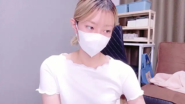 Snapshot of Nana__ch chatting on 10.29.25 Nana  ch online show from 10.29.25