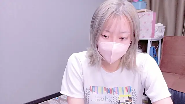 Snapshot of Nana__ch chatting on 11.04.25 Nana  ch online show from 11.04.25