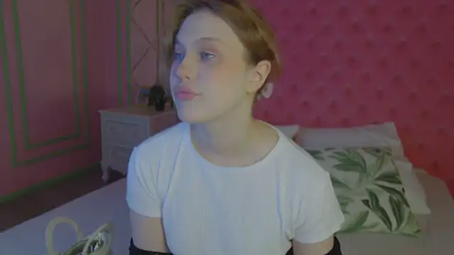 Snapshot of CaitlinSugar chatting on 05.25.26 CaitlinSugar online show from 05.25.26