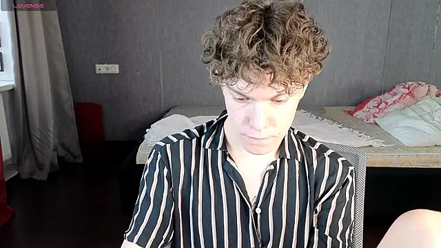 Snapshot of DYLAN__WILSON chatting on 09.08.25 DYLAN WILSON online show from 09.08.25