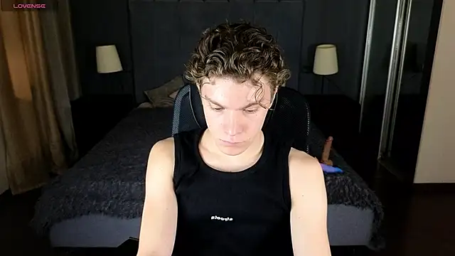 Snapshot of DYLAN__WILSON chatting on 09.12.25 DYLAN WILSON online show from 09.12.25