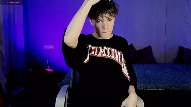 Snapshot of DYLAN__WILSON chatting on 09.14.25 DYLAN WILSON online show from 09.14.25
