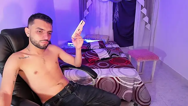 Snapshot of Jeremyy_Boy chatting on 09.19.25 Jeremyy Boy online show from 09.19.25