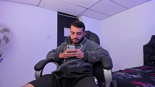 Snapshot of Jeremyy_Boy chatting on 10.16.25 Jeremyy Boy online show from 10.16.25