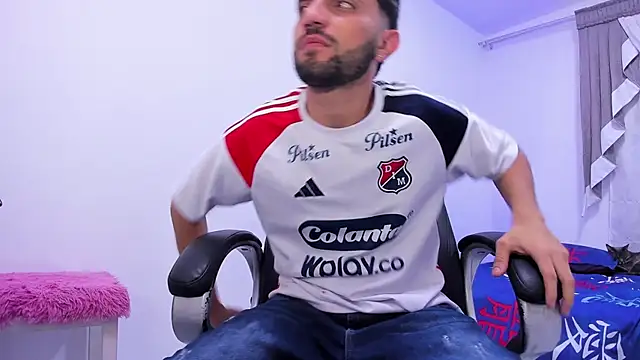 Snapshot of Jeremyy_Boy chatting on 10.21.25 Jeremyy Boy online show from 10.21.25