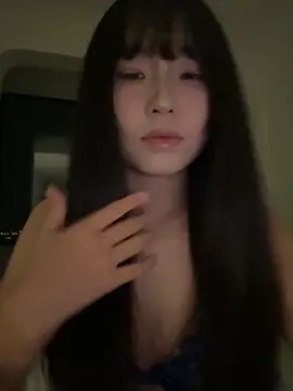 Snapshot of 77momomo chatting on 05.24.26 77momomo online show from 05.24.26