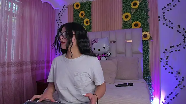 Snapshot of Jade_Nmm chatting on 09.11.25 Jade Nmm online show from 09.11.25