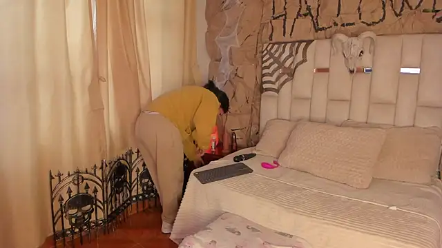 Snapshot of Jade_Nmm chatting on 10.14.25 Jade Nmm online show from 10.14.25