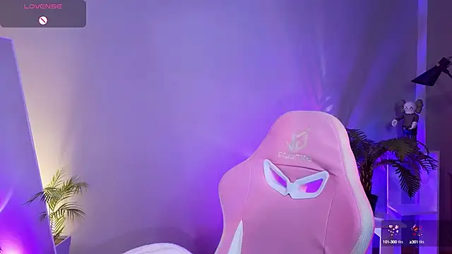 Lucy louras online show from 10.04.25