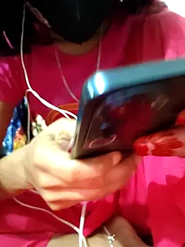 Snapshot of maya-Couple19 chatting on 11.05.25 maya-Couple19 online show from 11.05.25