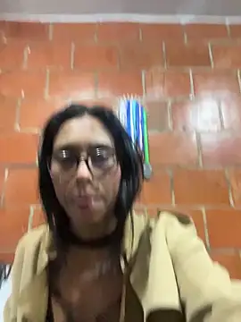 Snapshot of Emma__cumlovee chatting on 10.10.25 Emma  cumlovee online show from 10.10.25