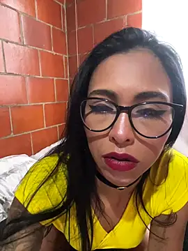 Snapshot of Emma__cumlovee chatting on 10.23.25 Emma  cumlovee online show from 10.23.25