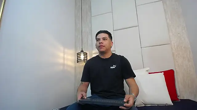 Snapshot of Dominic_Taylor_ chatting on 09.20.25 Dominic Taylor online show from 09.20.25