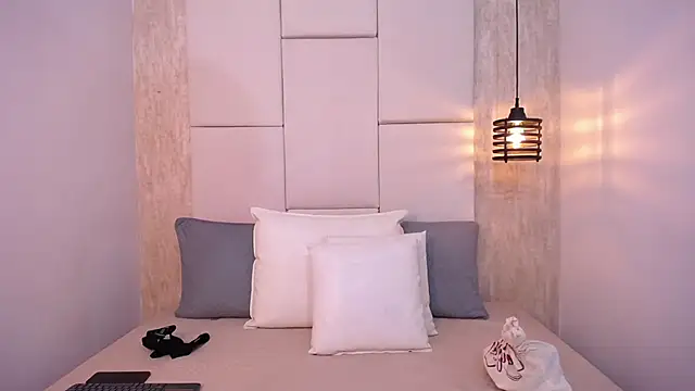 Snapshot of Dominic_Taylor_ chatting on 10.04.25 Dominic Taylor online show from 10.04.25