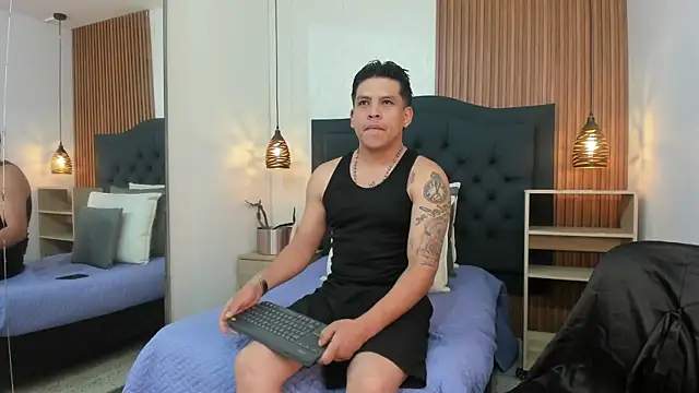 Snapshot of Dominic_Taylor_ chatting on 10.12.25 Dominic Taylor online show from 10.12.25