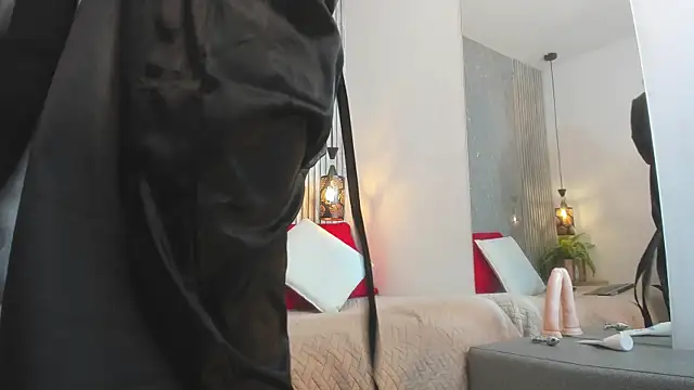 Snapshot of Dominic_Taylor_ chatting on 10.14.25 Dominic Taylor online show from 10.14.25