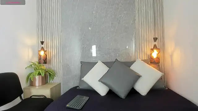 Snapshot of Dominic_Taylor_ chatting on 10.29.25 Dominic Taylor online show from 10.29.25