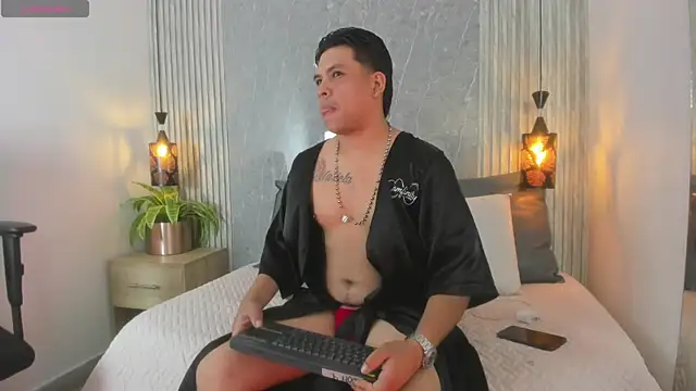 Snapshot of Dominic_Taylor_ chatting on 10.30.25 Dominic Taylor online show from 10.30.25