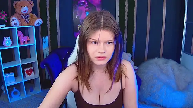 Snapshot of Lunamytrend chatting on 12.01.25 Lunamytrend online show from 12.01.25