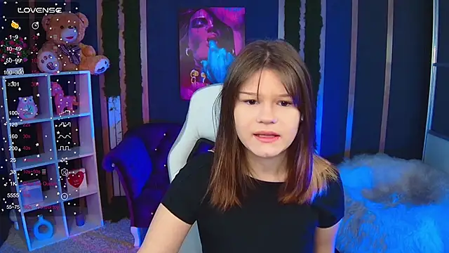 Snapshot of Lunamytrend chatting on 12.03.25 Lunamytrend online show from 12.03.25