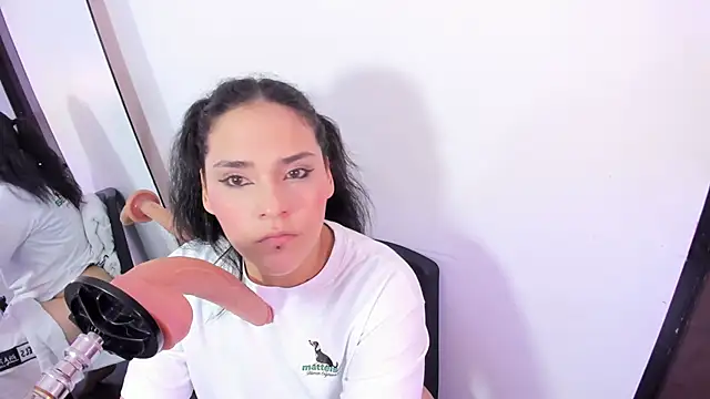 TIFFANY GLOW   online show from 01.10.26