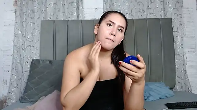 Snapshot of HOTEXTREMCOUPLE chatting on 10.18.25 HOTEXTREMCOUPLE online show from 10.18.25