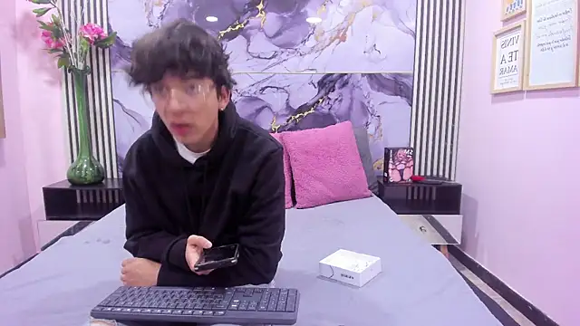 Snapshot of Desire_Ecstasy chatting on 10.11.25 Desire Ecstasy online show from 10.11.25