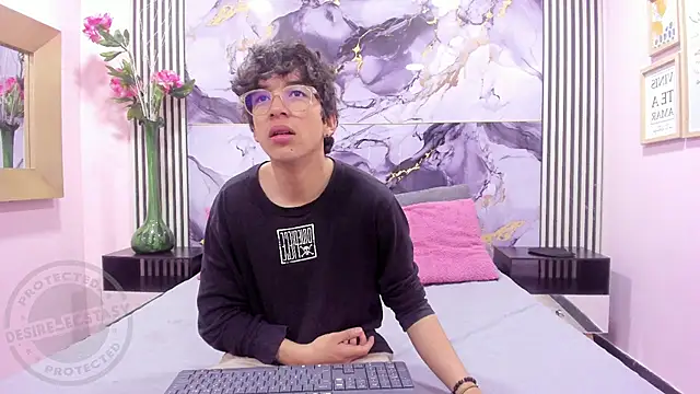 Snapshot of Desire_Ecstasy chatting on 10.12.25 Desire Ecstasy online show from 10.12.25